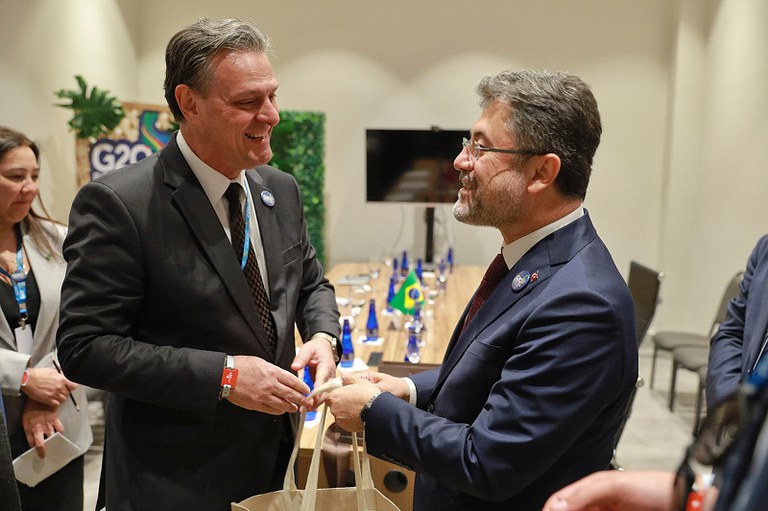 Brasil e Turquia fortalecem laços comerciais em reunião bilateral