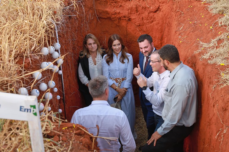 Rainha da Dinamarca conhece tecnologias sustentáveis na Embrapa