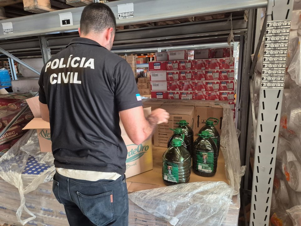 Polícia e Mapa apreendem oito mil litros de azeite adulterado