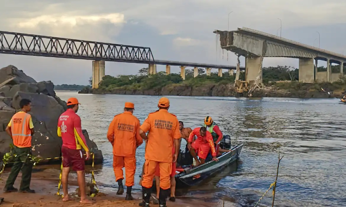 Queda de ponte no Tocantins mobiliza análise da água