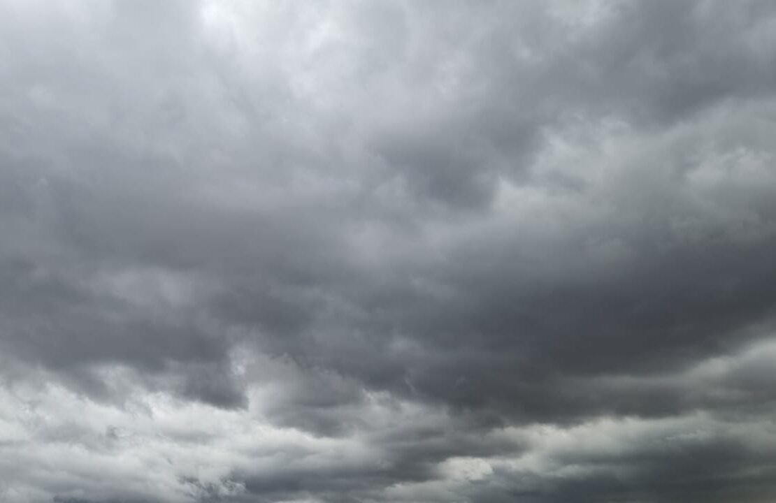 Frente fria provoca tempestades em várias regiões