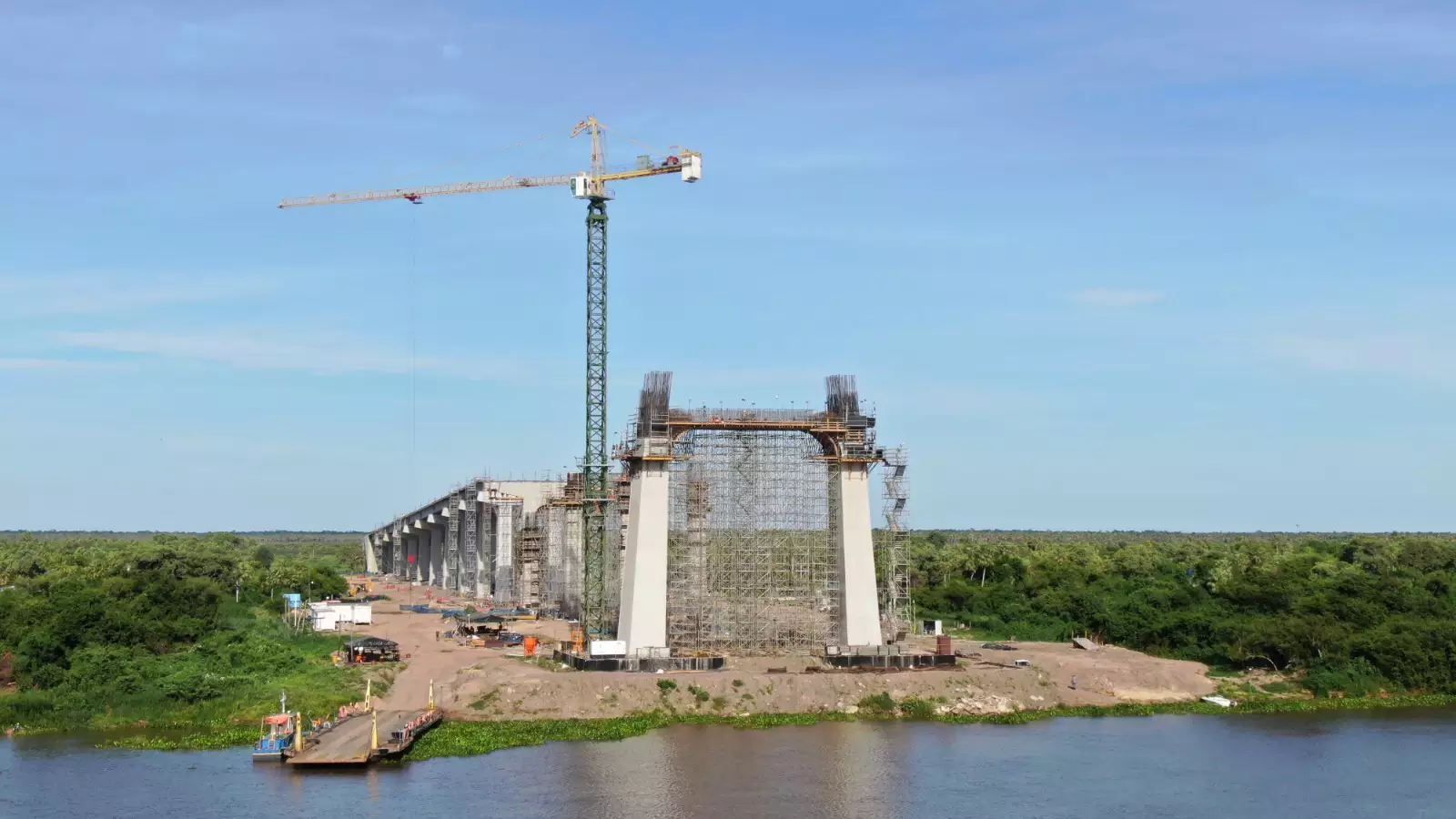 Ponte Bioceânica recebe gelo para suportar calor do Pantanal