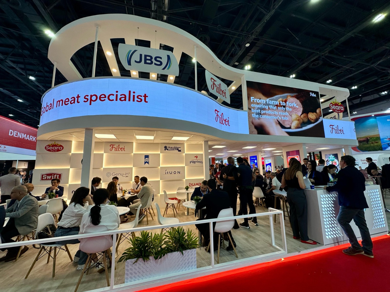 Gulfood 2025: JBS apresenta marcas premium Huon e Genu-in