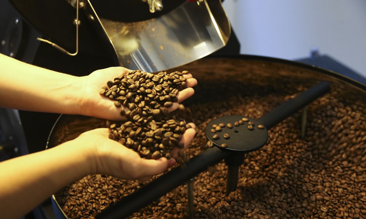 Clima e consumo elevado mantêm preço do café em alta