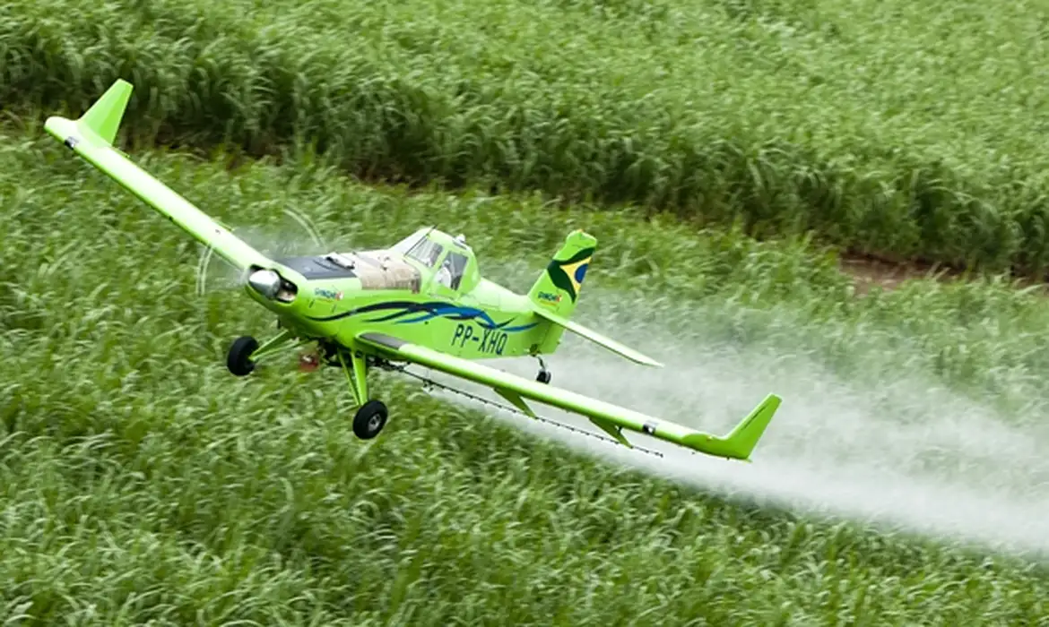 Brasil atinge 2,7 mil aeronaves agrícolas em operação no país