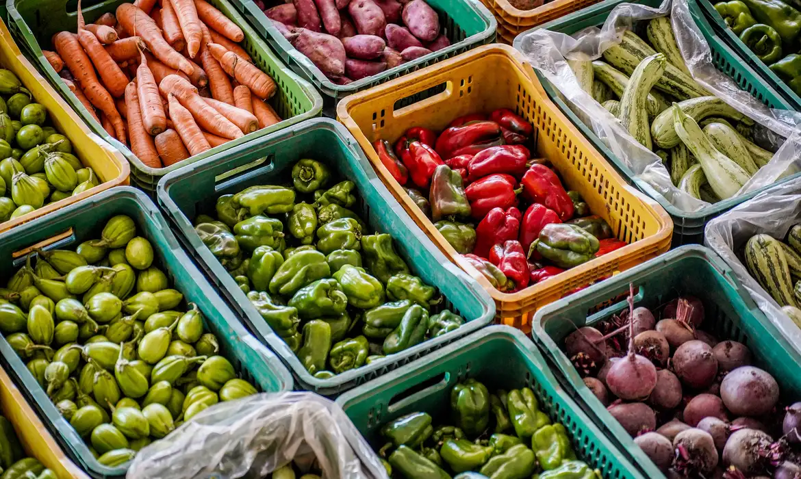 Guerra no Irã pode encarecer alimentos no Brasil