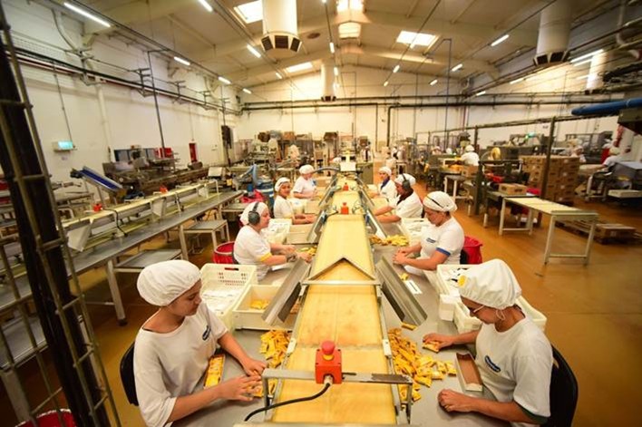 Santa Helena Alimentos abre 103 vagas para produção junina