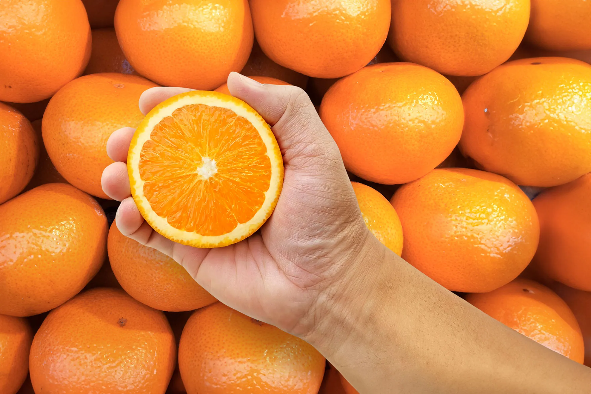 Comer 1 laranja ao dia reduz chances de depressão, afirma estudo