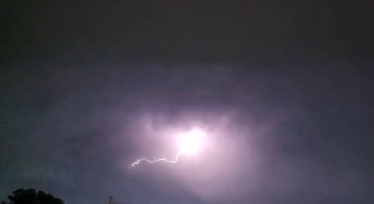 Tempestade de raios encanta e assusta interior de São Paulo