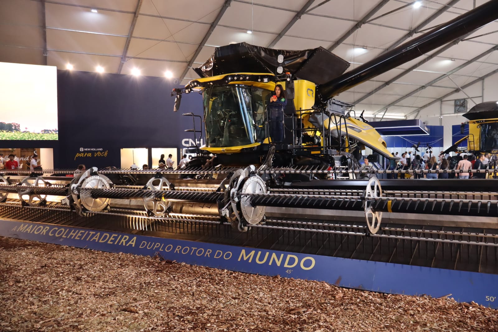 New Holland celebra 50 anos no Brasil com CR 11 e mais 36 lançamentos