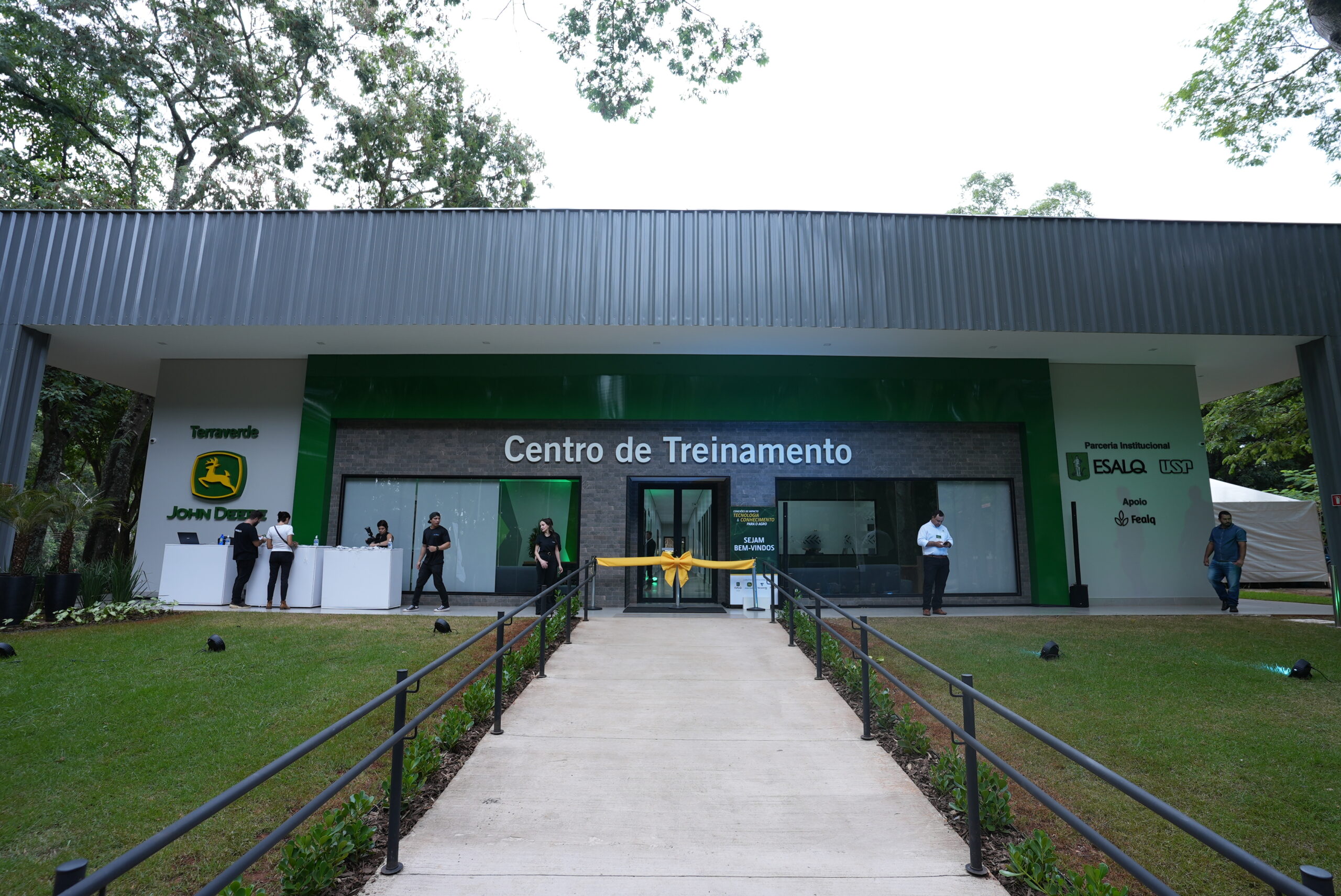 Empresas inauguram centro de treinamentos em parceria com Esalq/USP