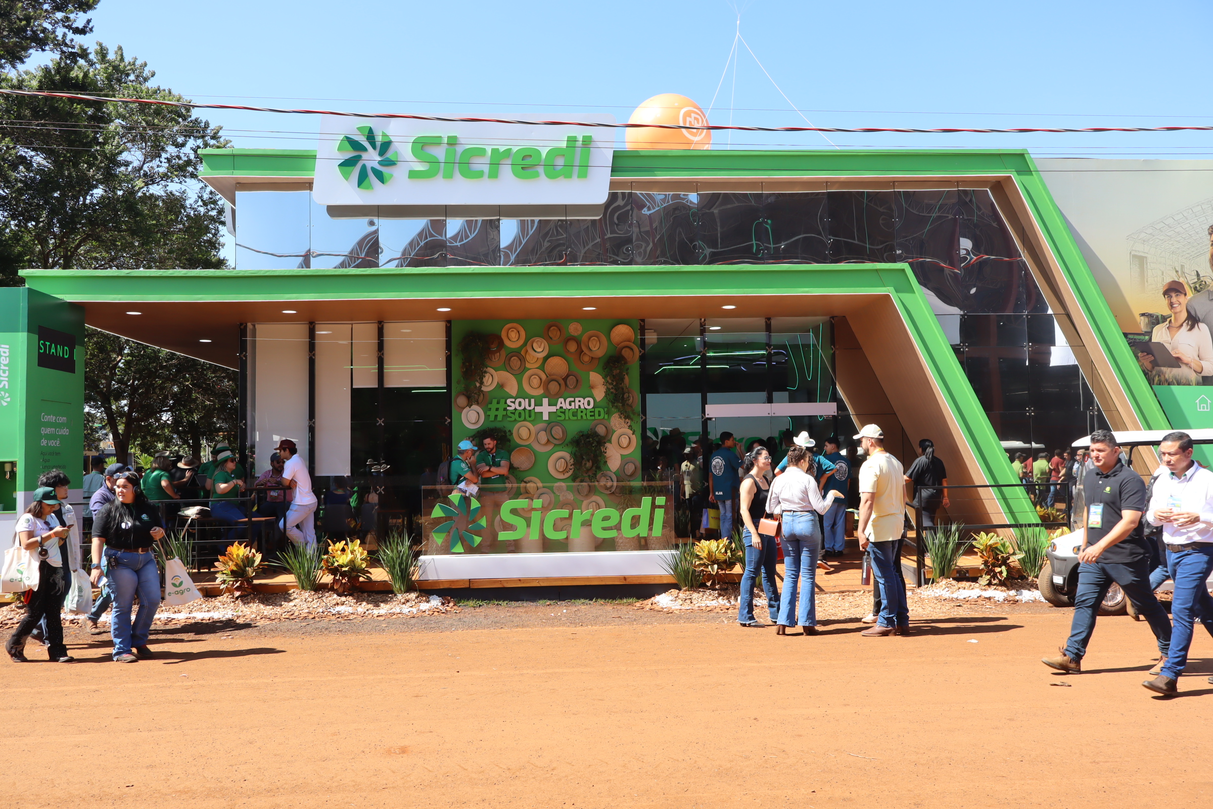 Sicredi apresenta soluções financeiras e destaca força no agro na Agrishow