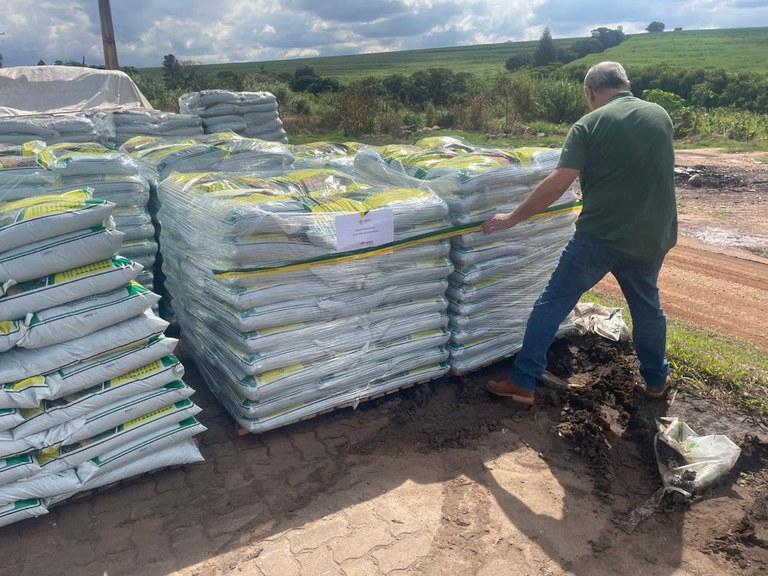 Operação apreende 336 toneladas de fertilizante orgânico sem registro