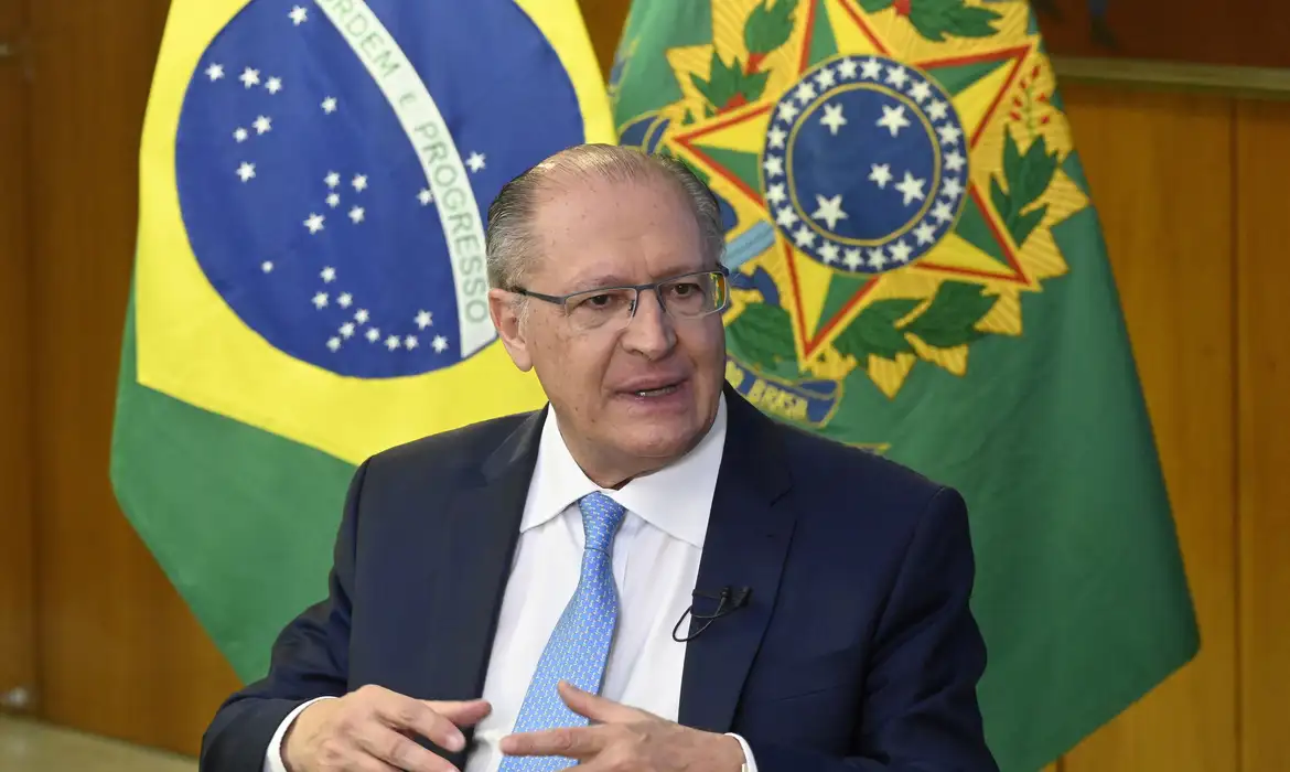 Brasil pode reagir até terça a tarifa dos EUA