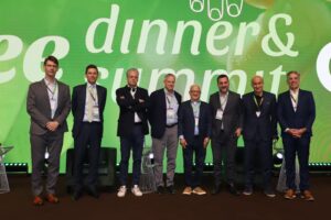 Imagem mostra os participantes de painel CEO’s & Lideranças do Agronegócio Café Global no 10º Coffee Dinner & Summit