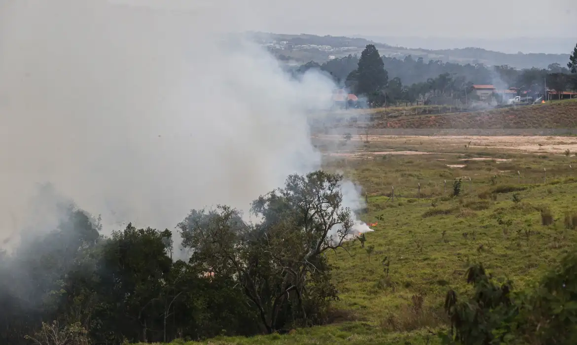 Defesa Civil alerta para risco extremo de queimadas
