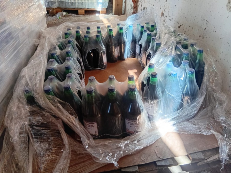 Fiscalização apreende mais de 5 mil litros de vinhos falsificados