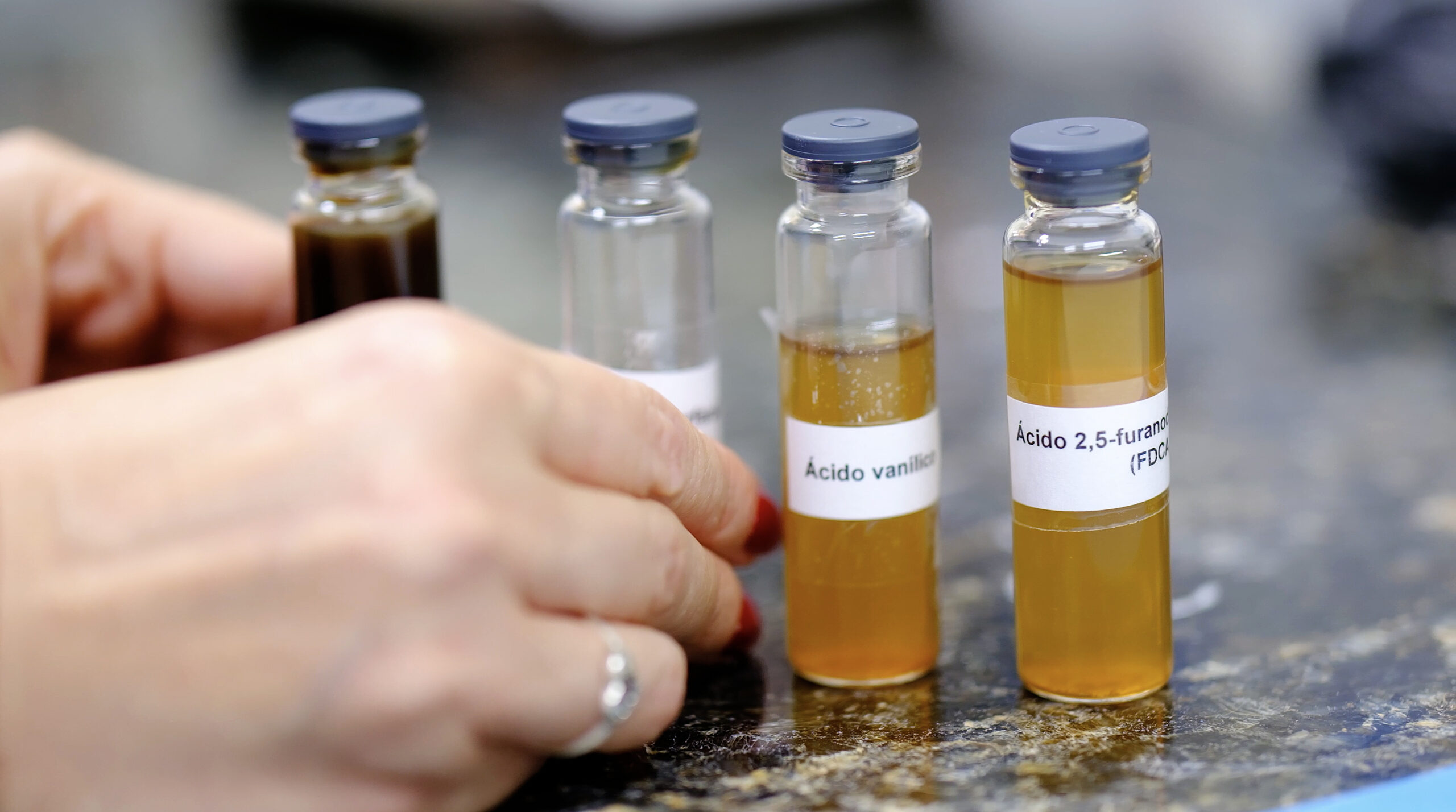 Cientistas da UFRN transformam vinhaça em matéria-prima para bioplásticos