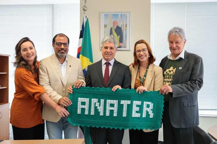 Governo firma contrato de gestão com Anater