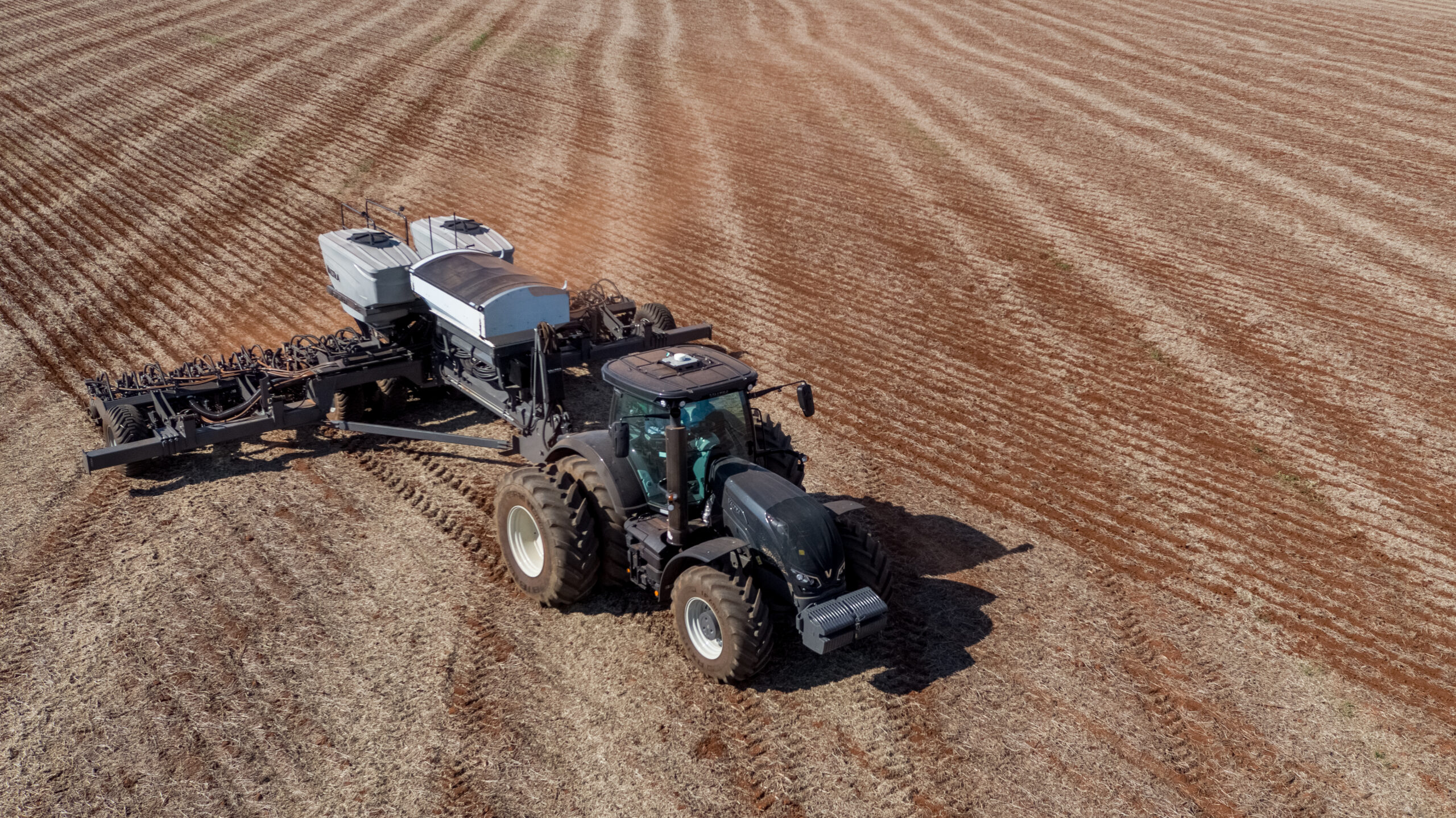Ambiente de juros altos desafia estratégias financeiras do agronegócio