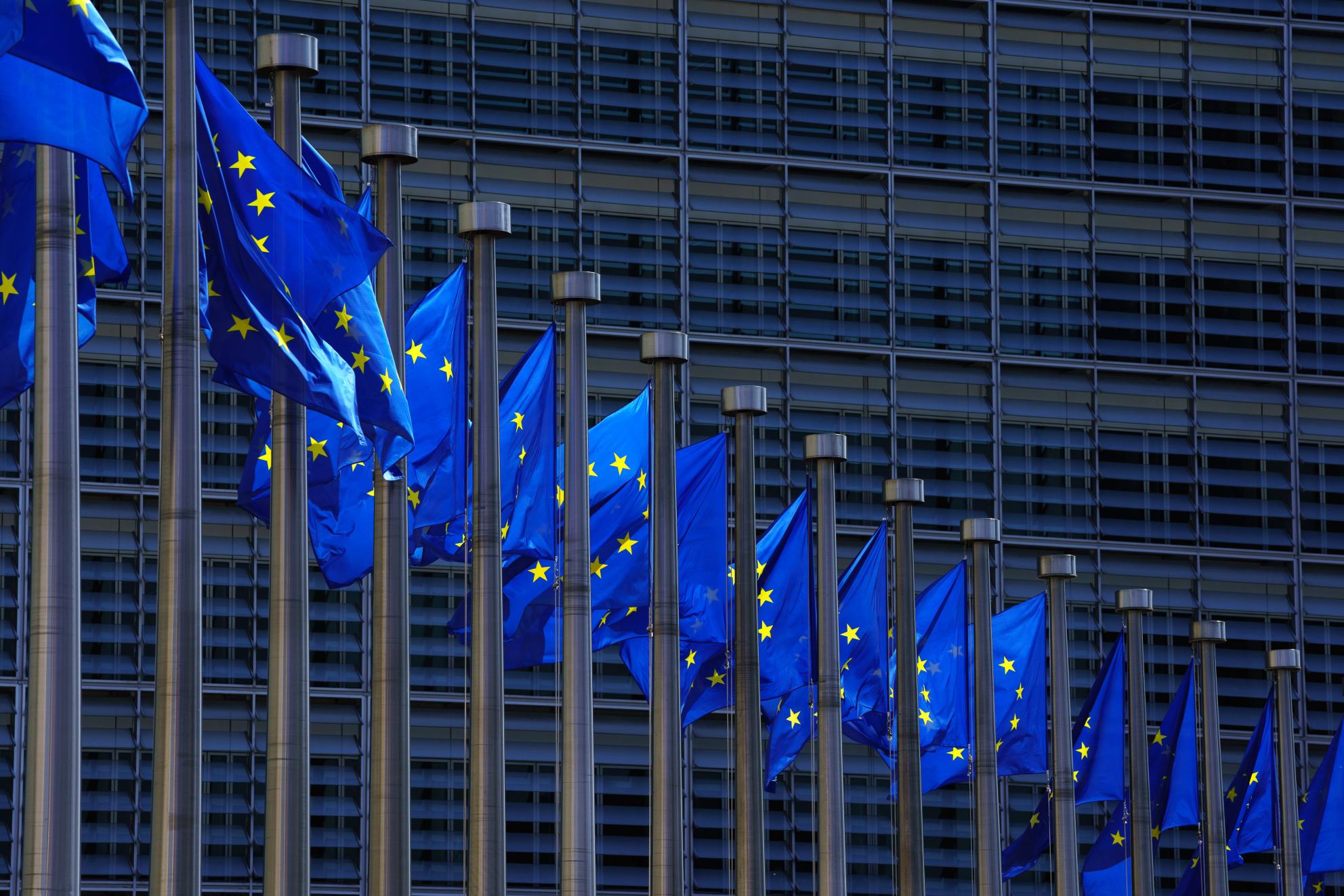União Europeia aperta o cerco: Brasil precisa provar controle de antibióticos em granjas