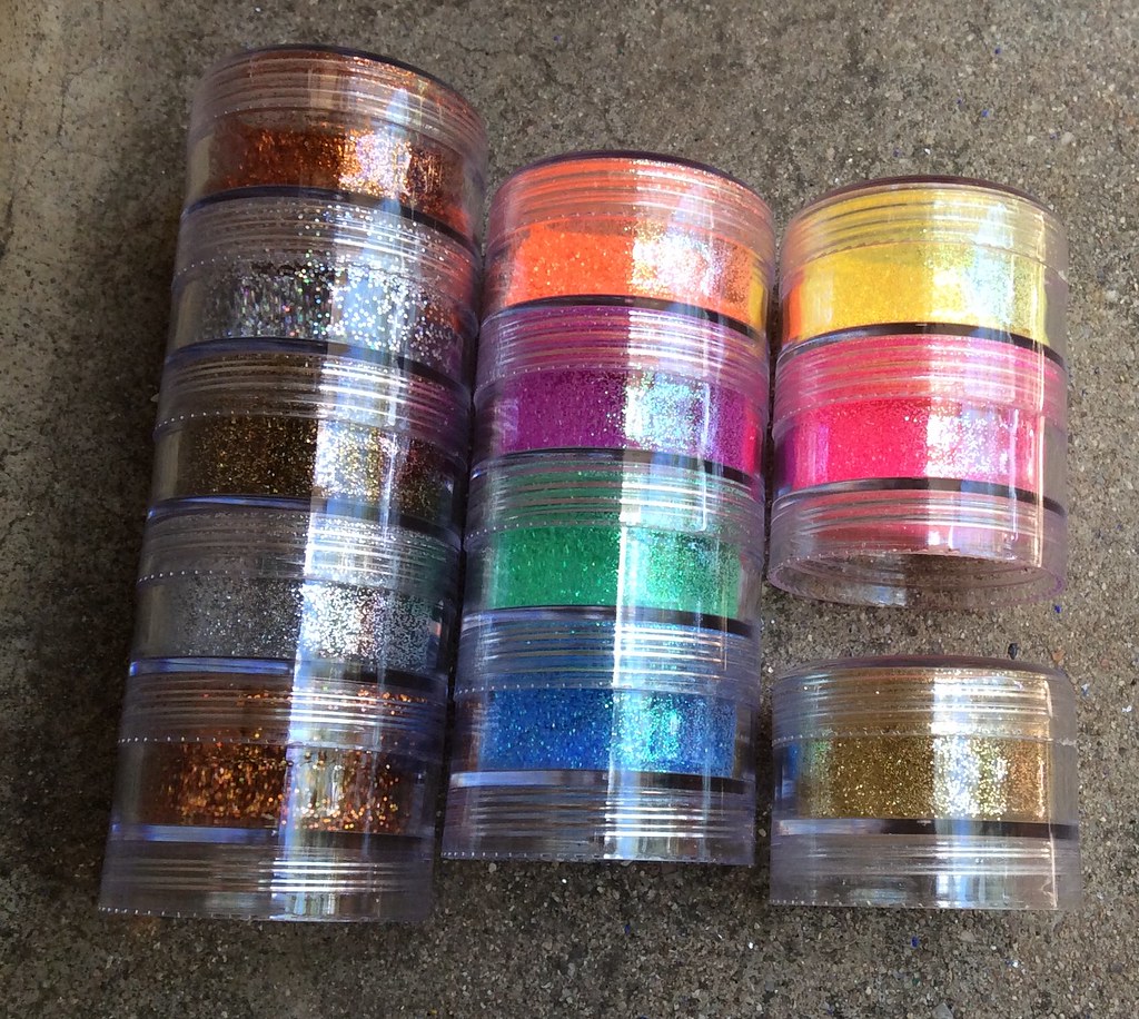 Anvisa proíbe venda de glitter comestível por conter plástico