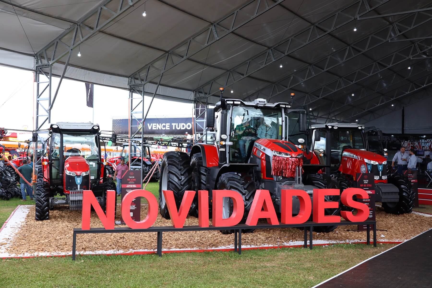 MF 8S Xtra chega com hélice reversível e foco em produtividade