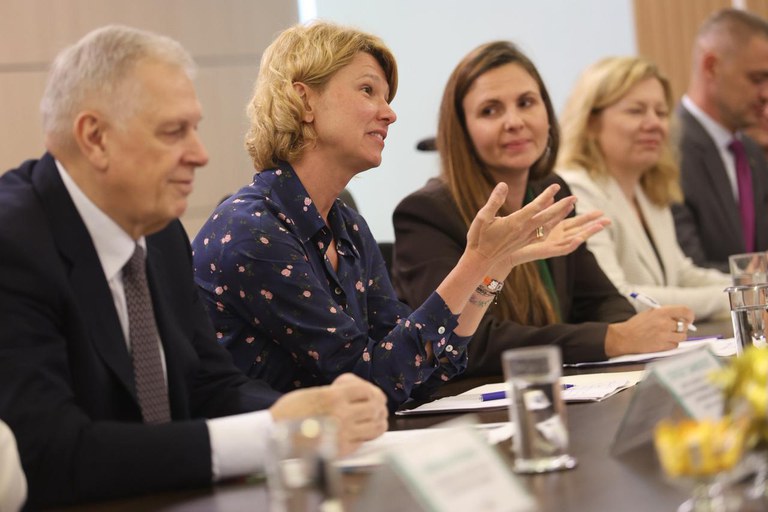 Brasil e Rússia fortalecem parceria estratégica no agronegócio em reunião ministerial