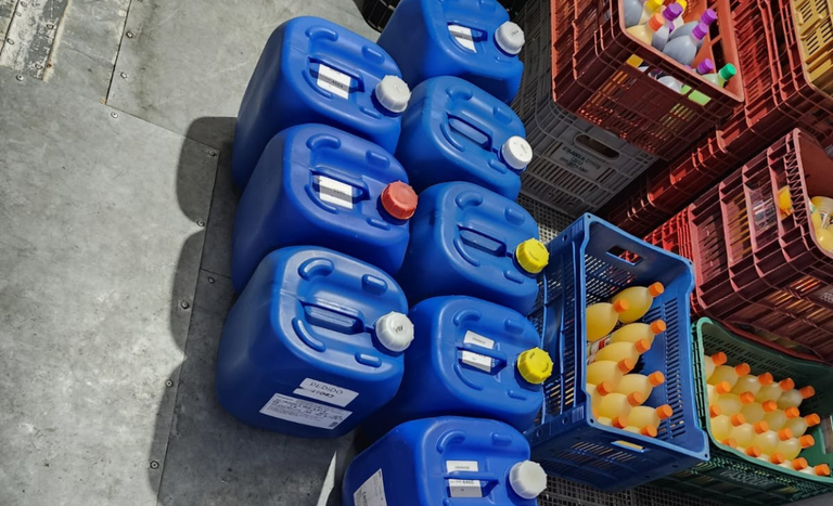 Força-tarefa interdita fábrica irregular de sucos em Porto Alegre