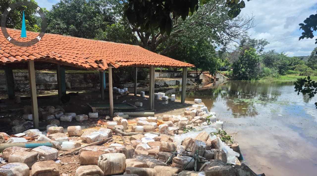 Acidente com carga química interdita riacho e proíbe consumo de água