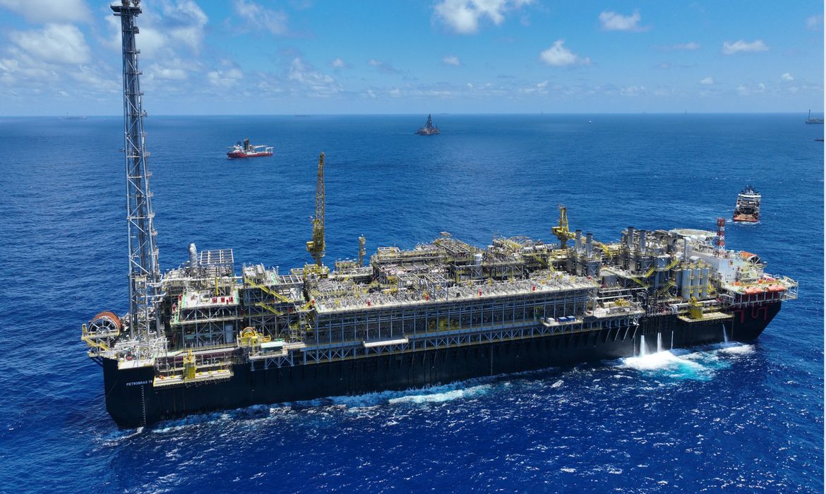 Conflito no Oriente Médio pode impulsionar exportações de combustível do Brasil