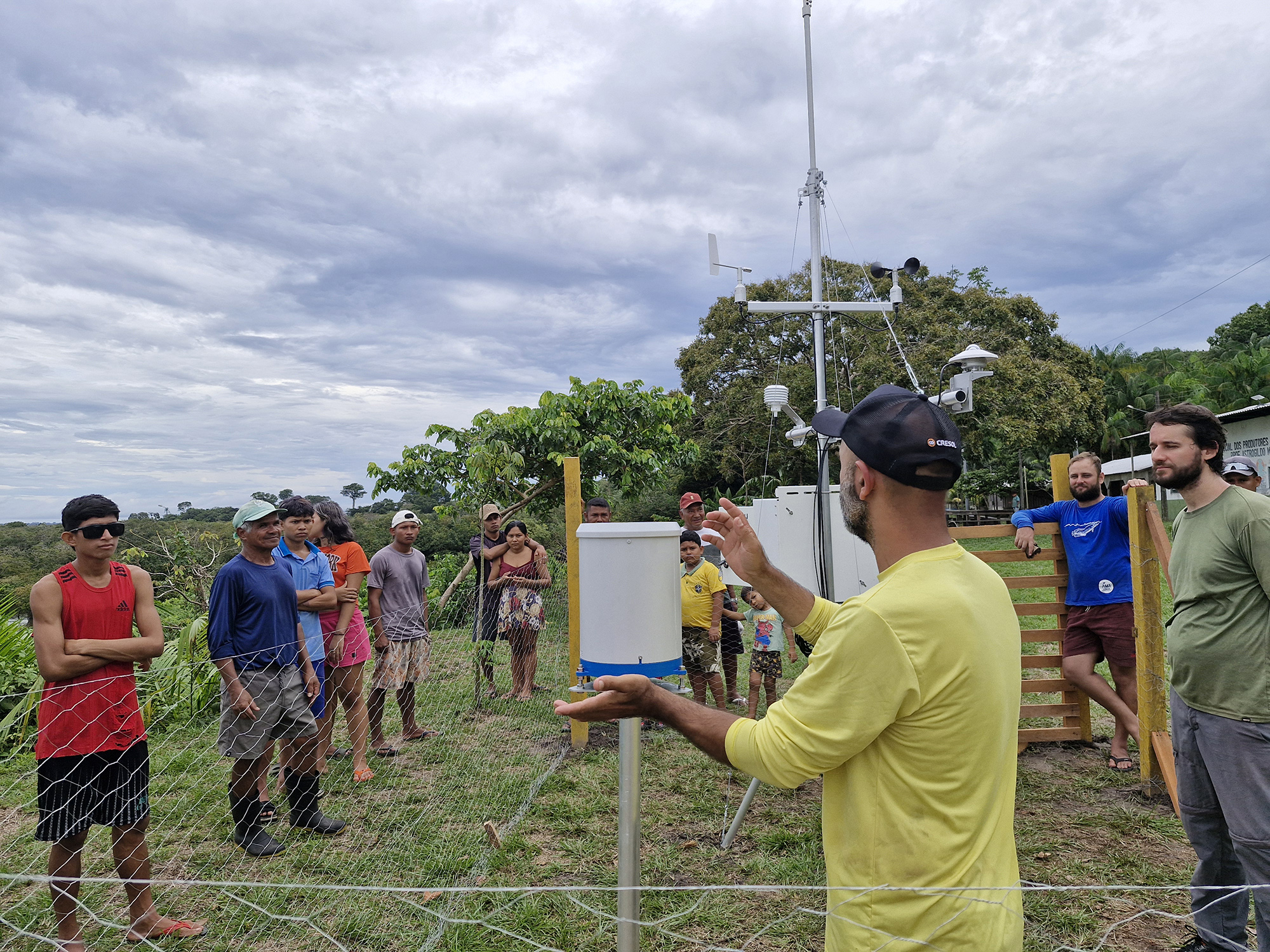 Parceria na Amazônia instala estação climática e ajuda comunidades locais