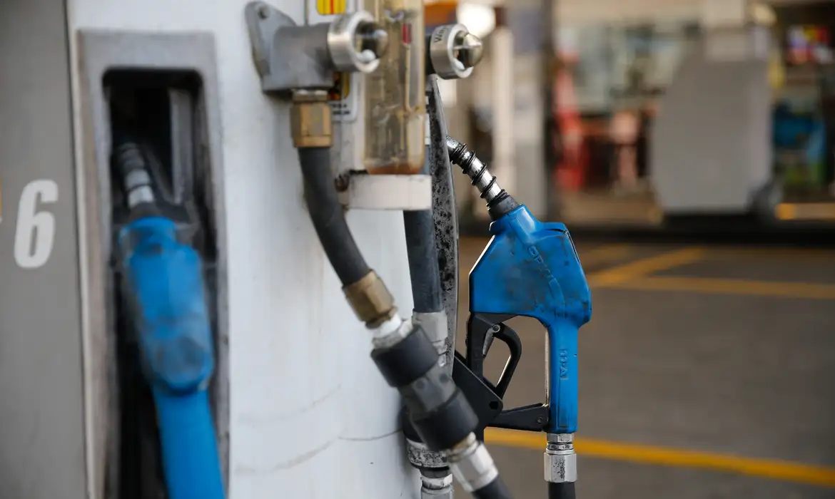 Alívio no bolso? Entenda o preço no diesel no Brasil