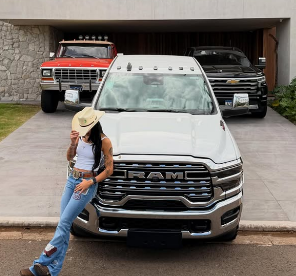Ana Castela volta a mostrar a F-150 e detalhe chama atenção