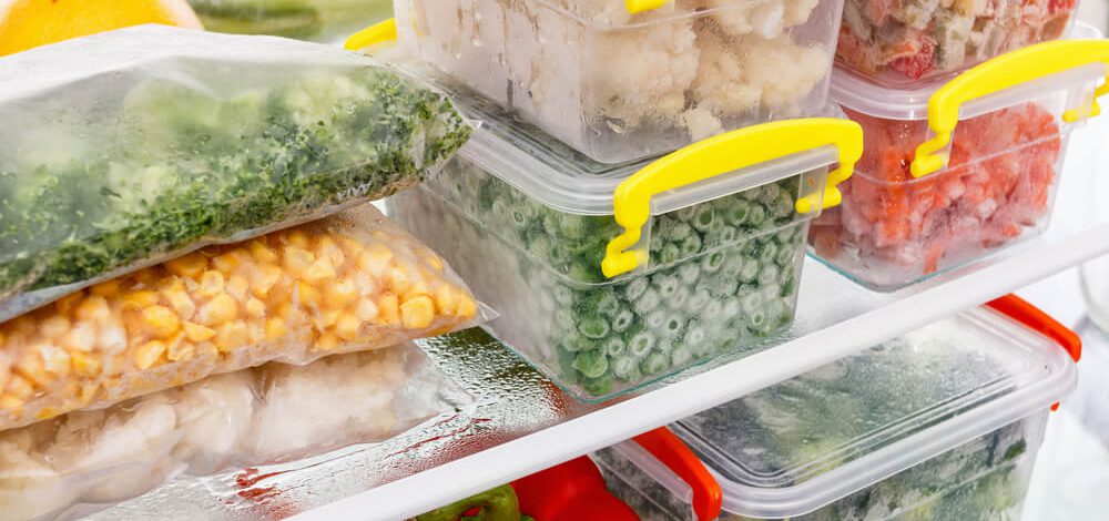 Saiba qual é a melhor maneira de congelar e descongelar seus alimentos, de acordo com os especialistas