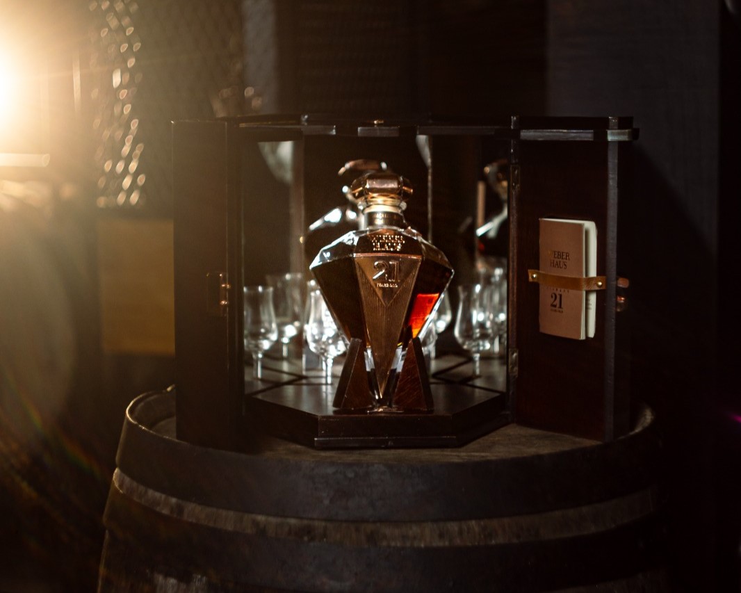 Cachaça com diamante de R$ 16 mil vira aposta de luxo para o Dia das Mães