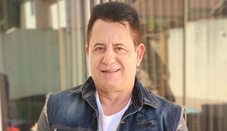 Marrone constrói mansão milionária com cinema, campo de futebol e piscina de resort em Goiânia