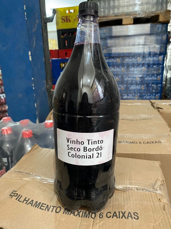 Operação apreende milhares de garrafas de vinho irregular e cervejas falsificadas