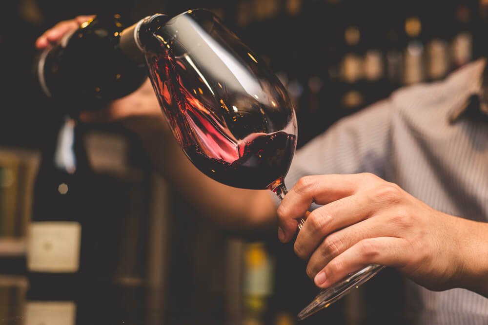 Brasil bate recorde histórico no consumo de vinho; entenda os motivos