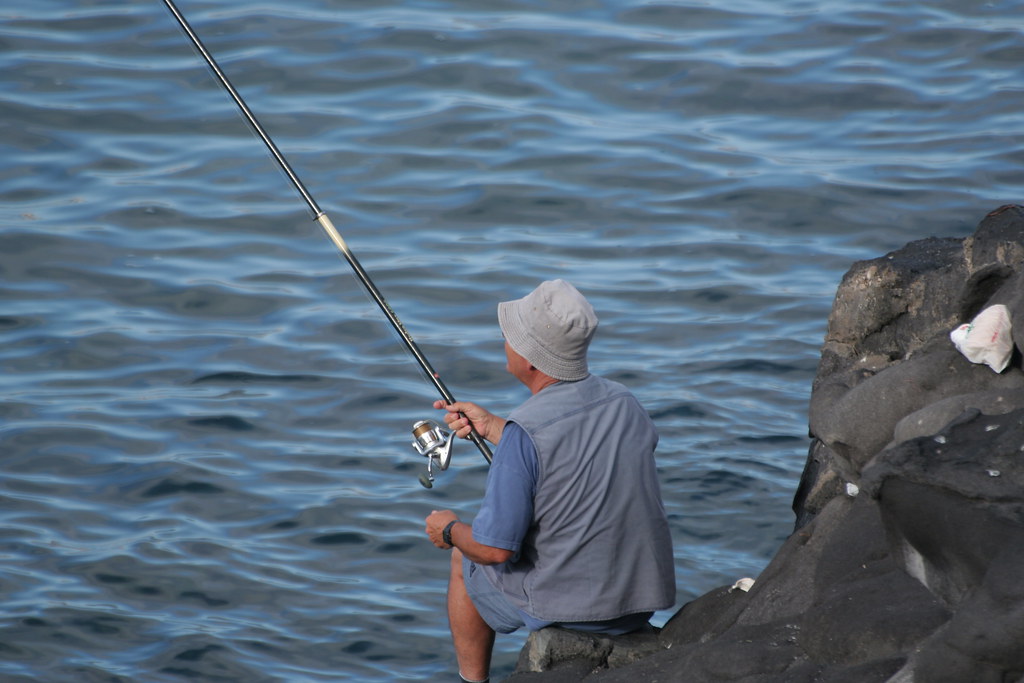 Pescador a beira do mar