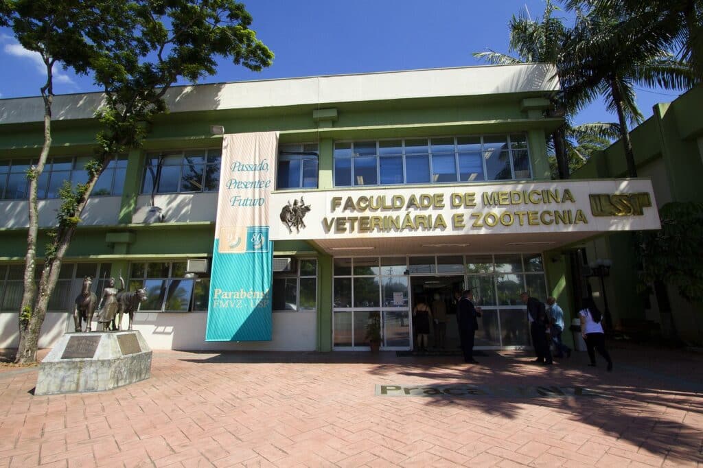 Fachada da Faculdade de Medicina Veterinária da USP