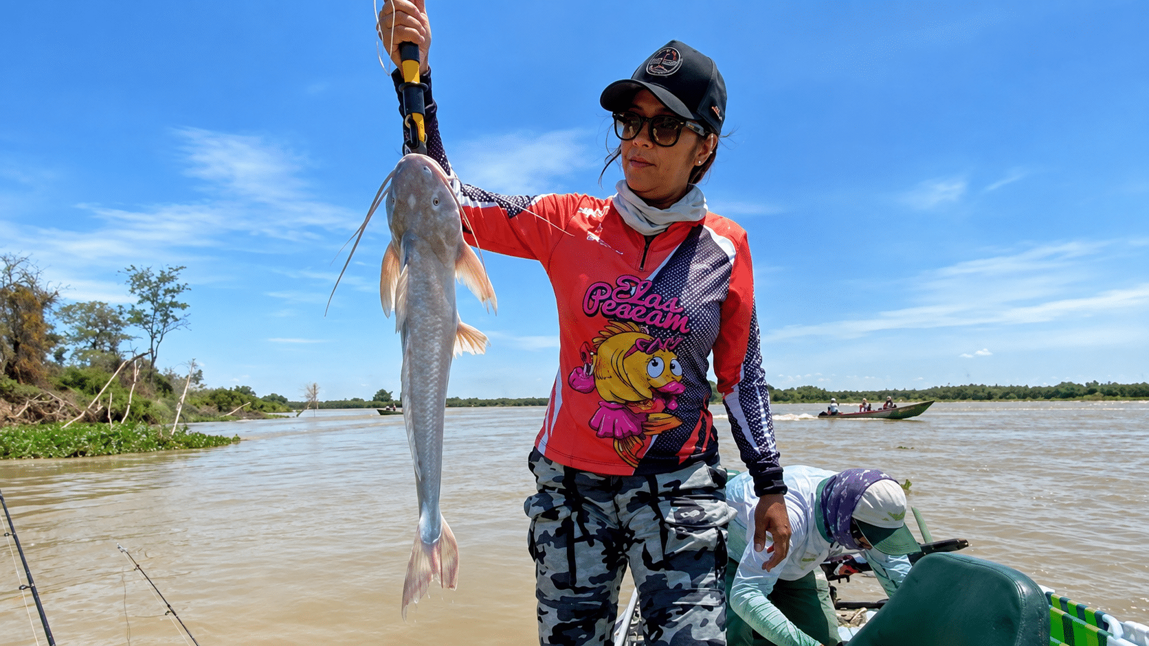 Mulheres dominam barcos em torneio de pesca feminino em Goiás