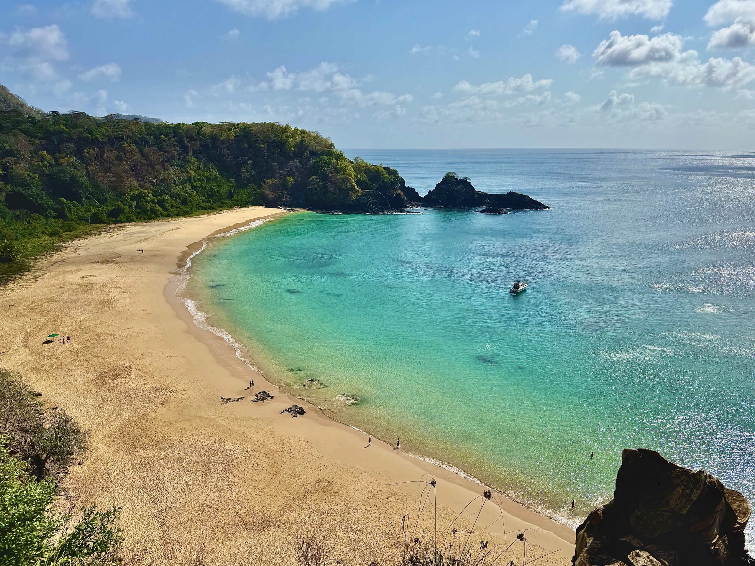 Praia brasileira é eleita a 4ª mais bonita do mundo; veja qual