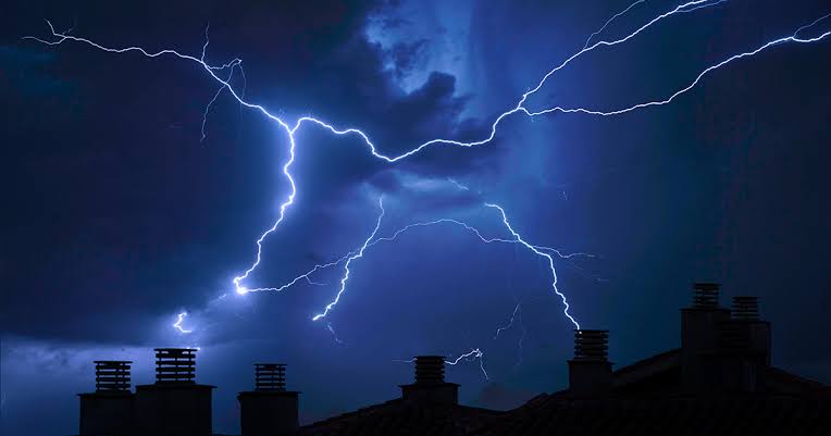 Raios matam trabalhadores rurais durante tempestade na Índia